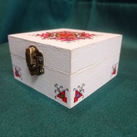 Ръчно изработена кутийка с народна шевица, снимка 2 - Подаръци за жени - 38427759