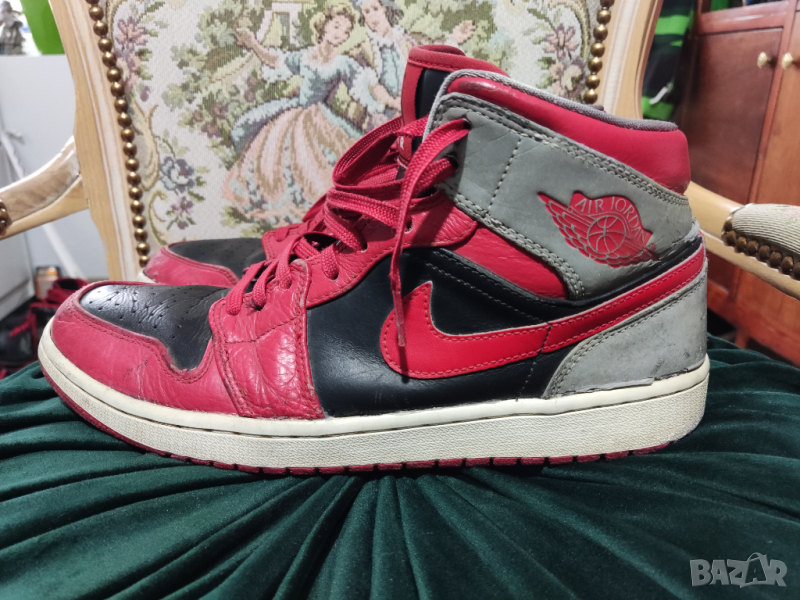оригинални Nike Air Jordan 1 Mid Fire Red Cement, снимка 1