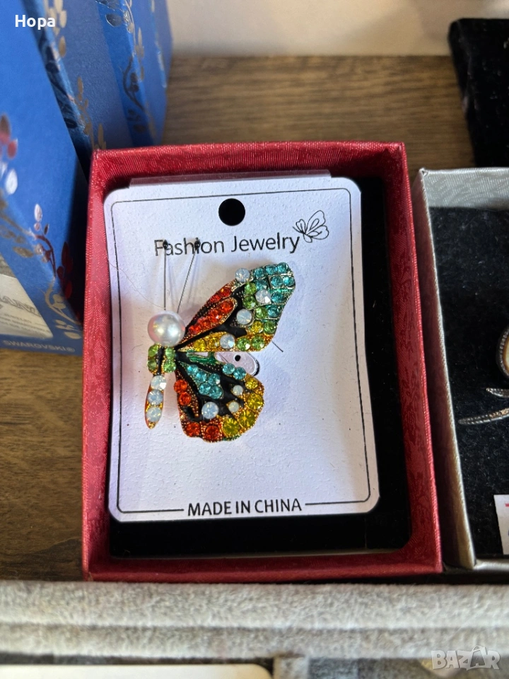 Брошки, снимка 1