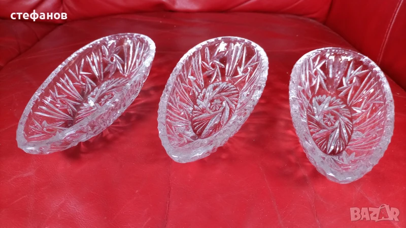 Три кристални съда за мезета, ядки, еднакви, листовидни, снимка 1