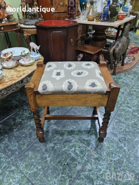 Прекрасна антикварна английска дървена табуретка стол за пиано , снимка 1