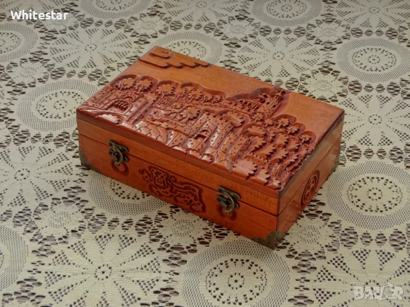 Резбована кутийка "Царевец", снимка 1