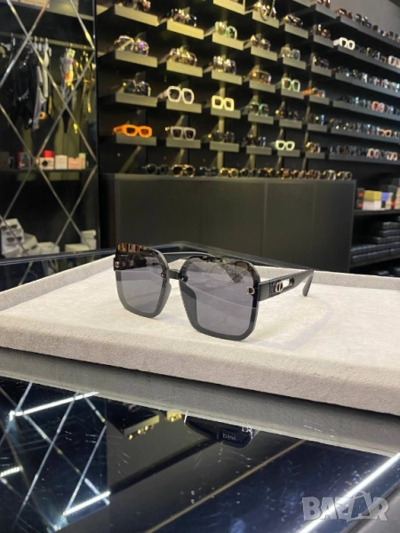 очила с черен обикновен калъф и ув защита gucci christian dior , снимка 1