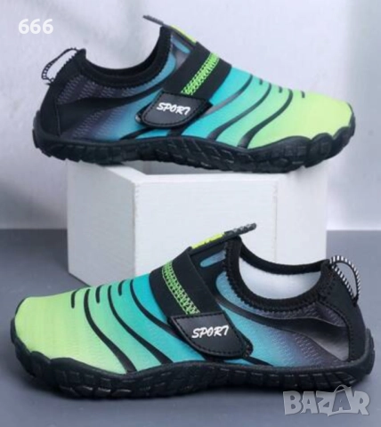 Детски аква обувки от бързосъхнеща материя и неплъзгаща се гумена подметка