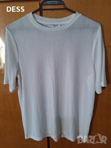Бяла плисирана маркова тениска PIECES - 10€