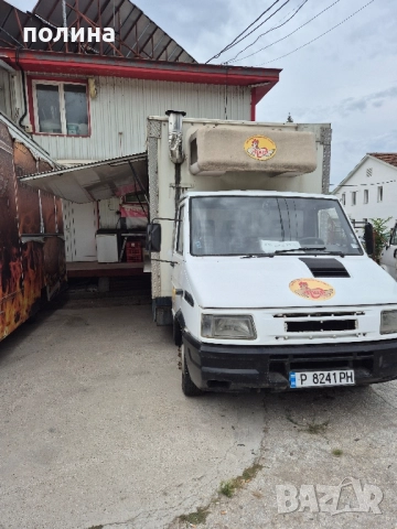 Кемпер за бързо хранене, пилета на грил, дюнер