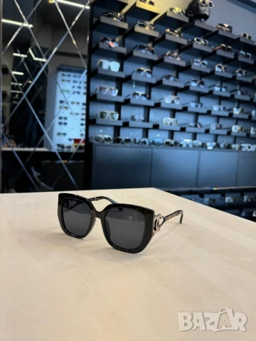 очила с черен обикновен калъф и ув защита versace chanel , снимка 12 - Слънчеви и диоптрични очила - 51301899
