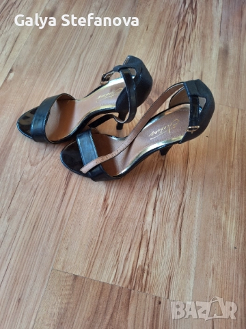 Продава обувки