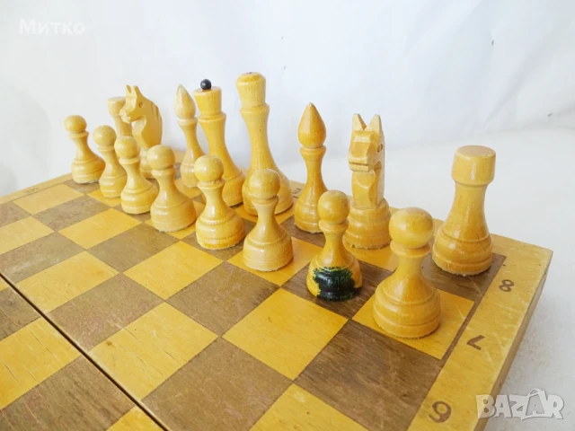 Стар дървен шах в пълен коплект, снимка 8 - Шах и табла - 51294246