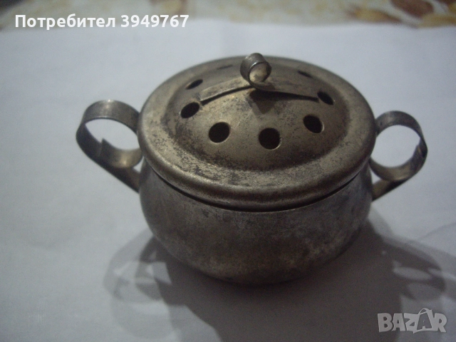 Старо съдче с маркировка.