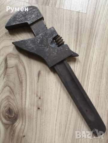 Стар гаечен ключ произведен от старата немска фирма Zerem 