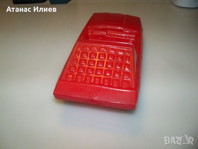 Червена пластмасова кола соц играчка, снимка 4 - Коли, камиони, мотори, писти - 44342707