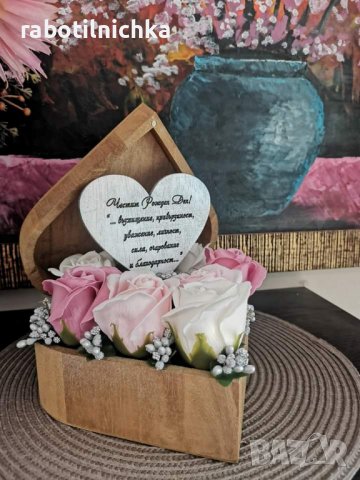 Сапунени розички в кутия сърце подарък за 8-ми Март 