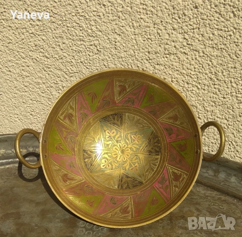 Метални , ръчно изработени и украсени ваза, кана и чиния от Индия., снимка 8 - Декорация за дома - 53037096