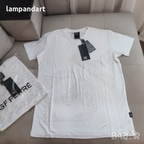 Тениска G Ferre в бяло с бродиран принт