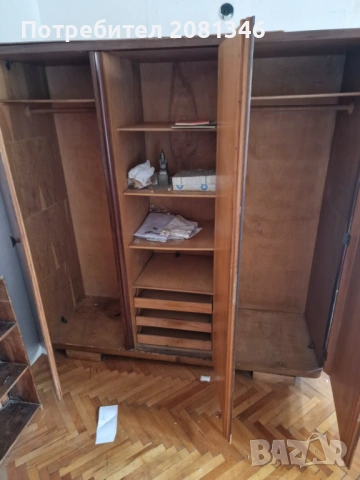 Подарявам старинен Гардероб, снимка 2 - Гардероби - 53901934