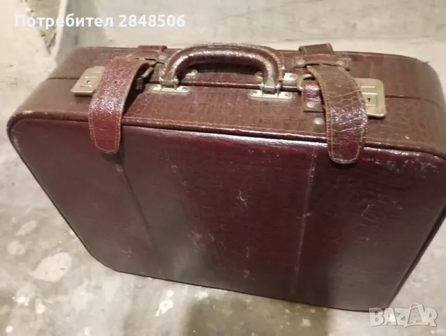 Продавам куфар от естествена кожа , изключително запазен. Размери 55,5 /42,5/ 17см., снимка 2 - Куфари - 49225480