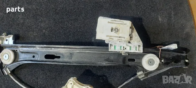 Заден Десен Стъклоповдигач Мерцедес CLS W219 , снимка 7 - Части - 50338718