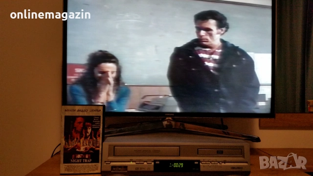 Видеокасета  В КАПАНА НА НОЩТА 1993 г. VHS, снимка 6 - Други жанрове - 54030490
