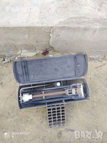 Крик с кутия за Пежо 106,206, снимка 1