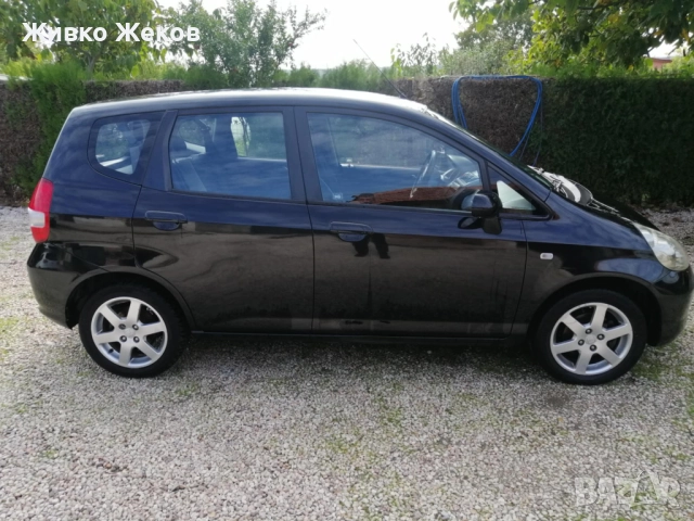 Honda Jazz 2004 Автоматик – Напълно обслужена, готова за новия си собственик!, снимка 3 - Автомобили и джипове - 52671368