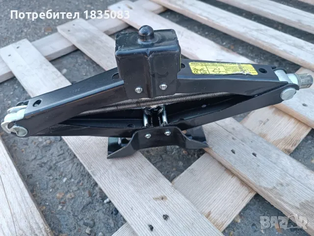 Оригинален крик Renault Trafic/Opel Vivaro, снимка 2 - Аксесоари и консумативи - 48905666