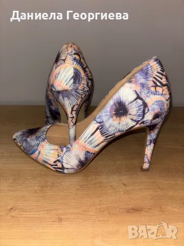 Красиви дамски обувки 