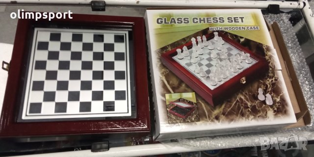 шах нов дървена кутия , стъклени фигури размер на игралното поле 