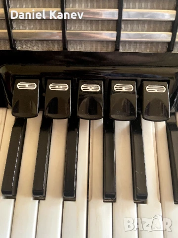 Акордеон Weltmeister Stella – 60 баса, снимка 6 - Акордеони - 51020060