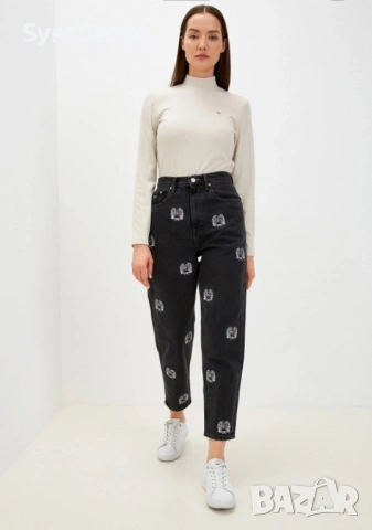 Tommy Jeans Ultra High Rise Tapered "Mom" Jeans – Черен деним с бродерия, снимка 8 - Дънки - 53300227