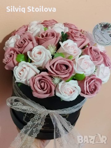Букет със двайсет и седем сапунени рози в черна луксозна кутия , снимка 4 - Подаръци за жени - 40295463