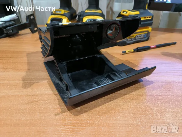 Пепелник за Ауди А3 Audi A3 S3 8L 8L0857951E, снимка 2 - Части - 48093188