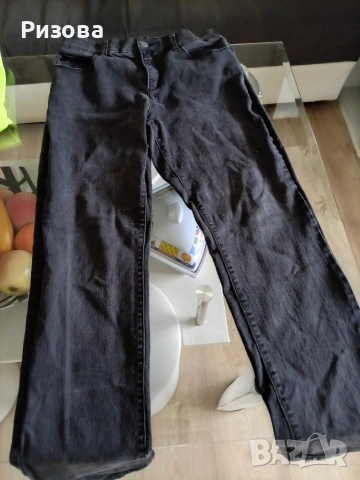 Подарявам дънки и спортни панталони за момче14/15г.