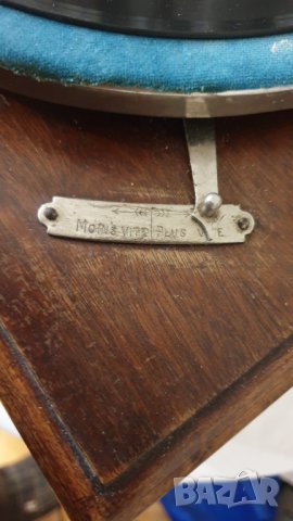 Стар грамофон с манивела, снимка 4 - Антикварни и старинни предмети - 44437326