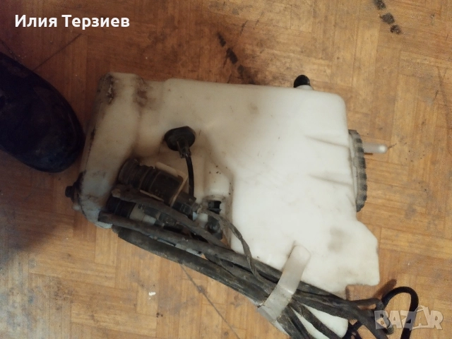 Казанче за чистачки, комплект с 2 помпи и нивомер., снимка 2 - Автомобили и джипове - 52777486