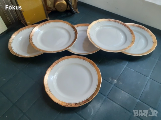 Български порцелан Китка Нови Пазар малки чинии 6 бр позлат, снимка 5 - Антикварни и старинни предмети - 53295019