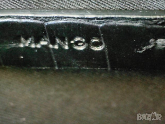 Дамска чанта  MANGO oригинал, черен цвят, крокодилска екокожа, много запазена, снимка 5 - Чанти - 11070228