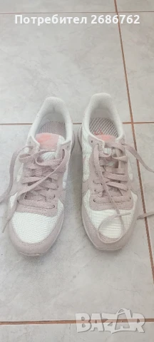 Дамски маратонки Nike 36,5 . 