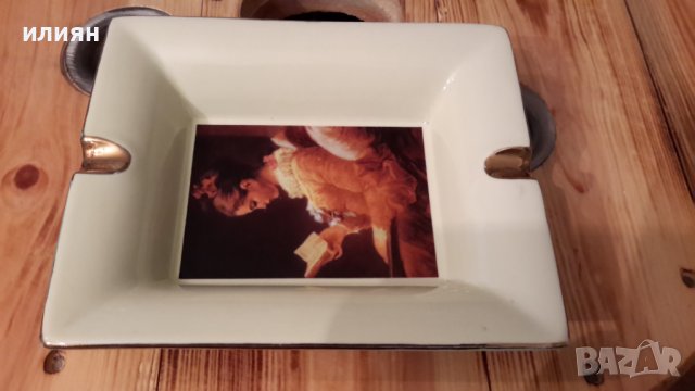 Порцеланов пепелник Добро състояние , снимка 2 - Други стоки за дома - 37026156