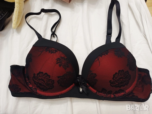 Сутиен Triumph  75 A, снимка 2 - Бельо - 52828697