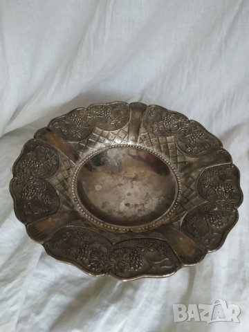 метална купа в стил арт деко