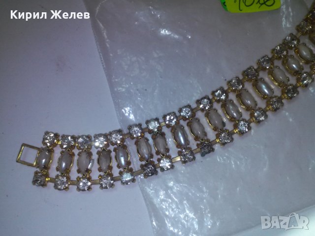 ПОЗЛАТЕНА ГРИВНА с МНОГО КАМЪНИ и ПЕРЛИ 2338, снимка 2 - Гривни - 29771497