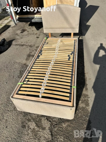 Легло с електрическа подматрачна рамка 90x200, снимка 2 - Спални и легла - 53135912