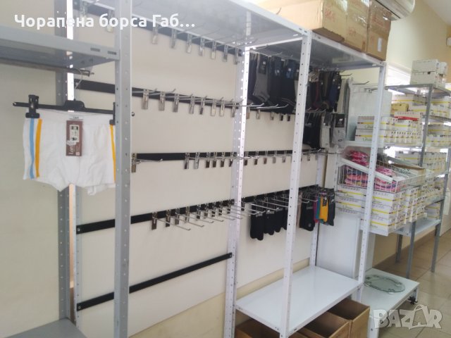 Метален стелаж с куки и 2 полици