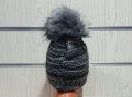 Нова дамска плетена шапка сив меланж с помпон/пух, снимка 4