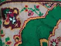 Китеник 200/230 см. изработен от вълна ръчно тъкан в зелено и шарки на цвят, за спалня неизползван, снимка 4