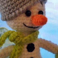 подарък за Коледа. Снежен човек, Ръчно изработена, Плетена играчка, снимка 9 - Плюшени играчки - 42422203
