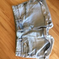 Къс панталон .размер s, снимка 1 - Къси панталони и бермуди - 30103185