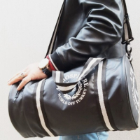 Мъжки кожен сак за пътуване или фитнес в модерен кръгъл дизайн 45/28см, снимка 3 - Сакове - 44795401