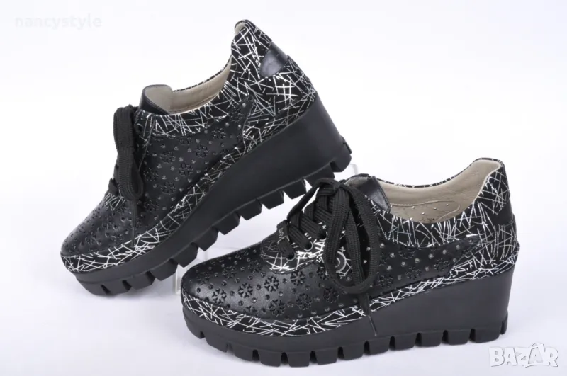 НОВО! Черни дамски обувки на платформа - Перфорация, снимка 1